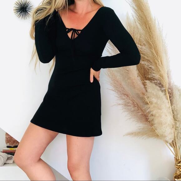 BILLABONG Black LBD Ribbed Long Sleeve Tie Front Plunge VNeck Mini Dress M Beach - Picture 1 of 7